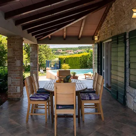 Lilly Holiday home Visnjan